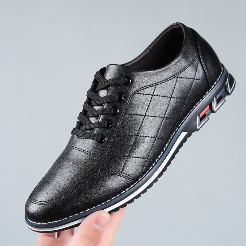 Baskets matelassées homme à lacets – détail sportif au talon
