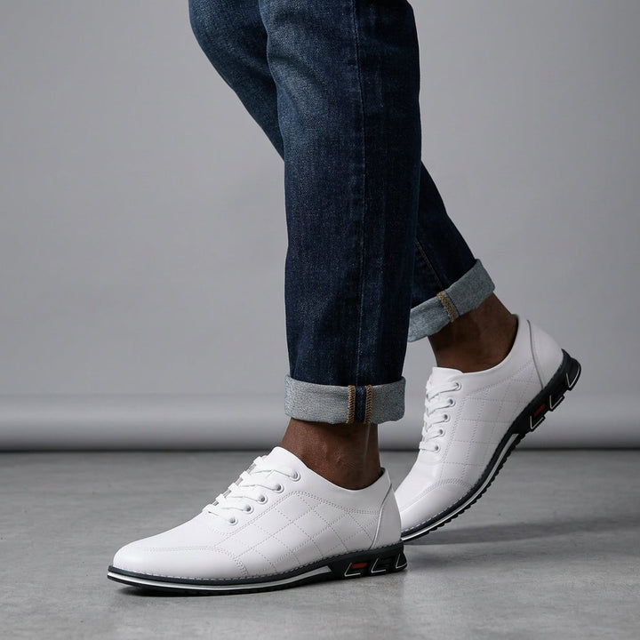 Baskets matelassées homme à lacets – détail sportif au talon