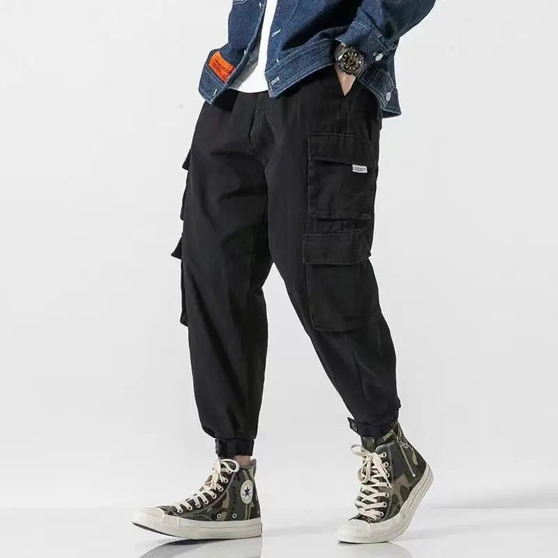Pantalon cargo fuselé homme en coton lavé – poches à rabat