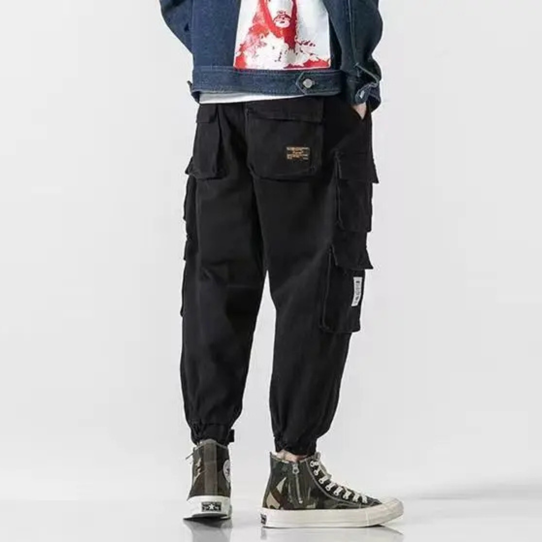 Pantalon cargo fuselé homme en coton lavé – poches à rabat