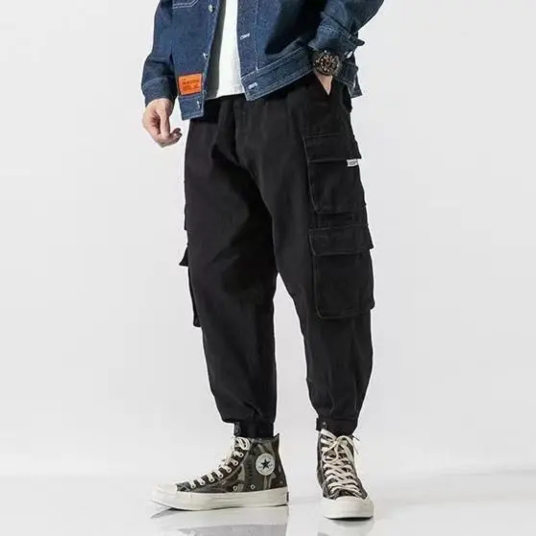 Pantalon cargo fuselé homme en coton lavé – poches à rabat