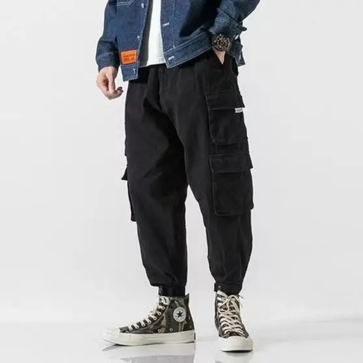 Pantalon cargo fuselé homme en coton lavé – poches à rabat