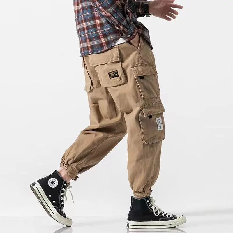 Pantalon cargo fuselé homme en coton lavé – poches à rabat