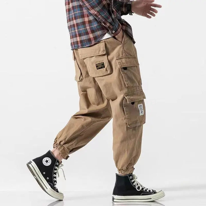 Pantalon cargo fuselé homme en coton lavé – poches à rabat