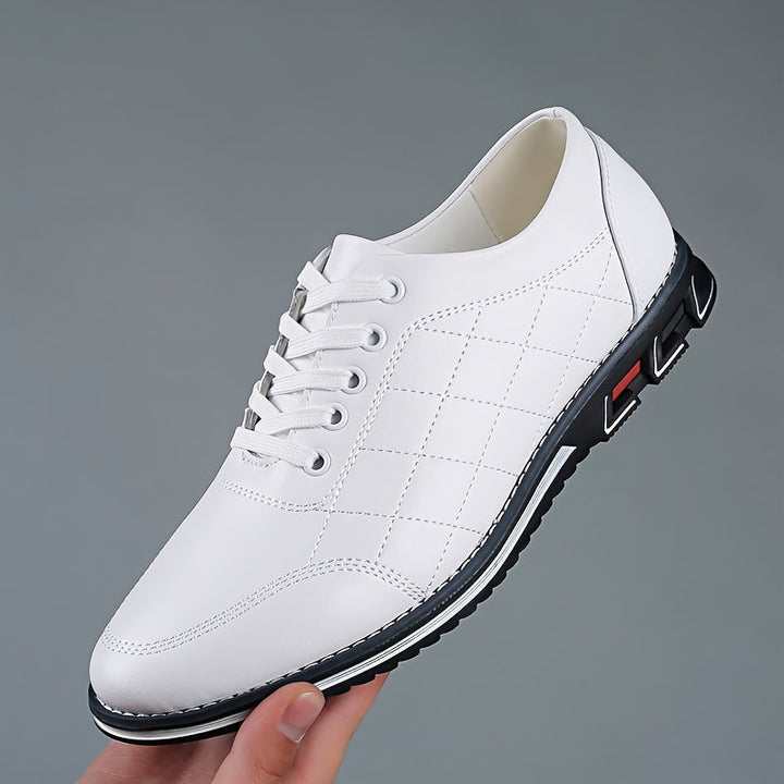 Baskets matelassées homme à lacets – détail sportif au talon