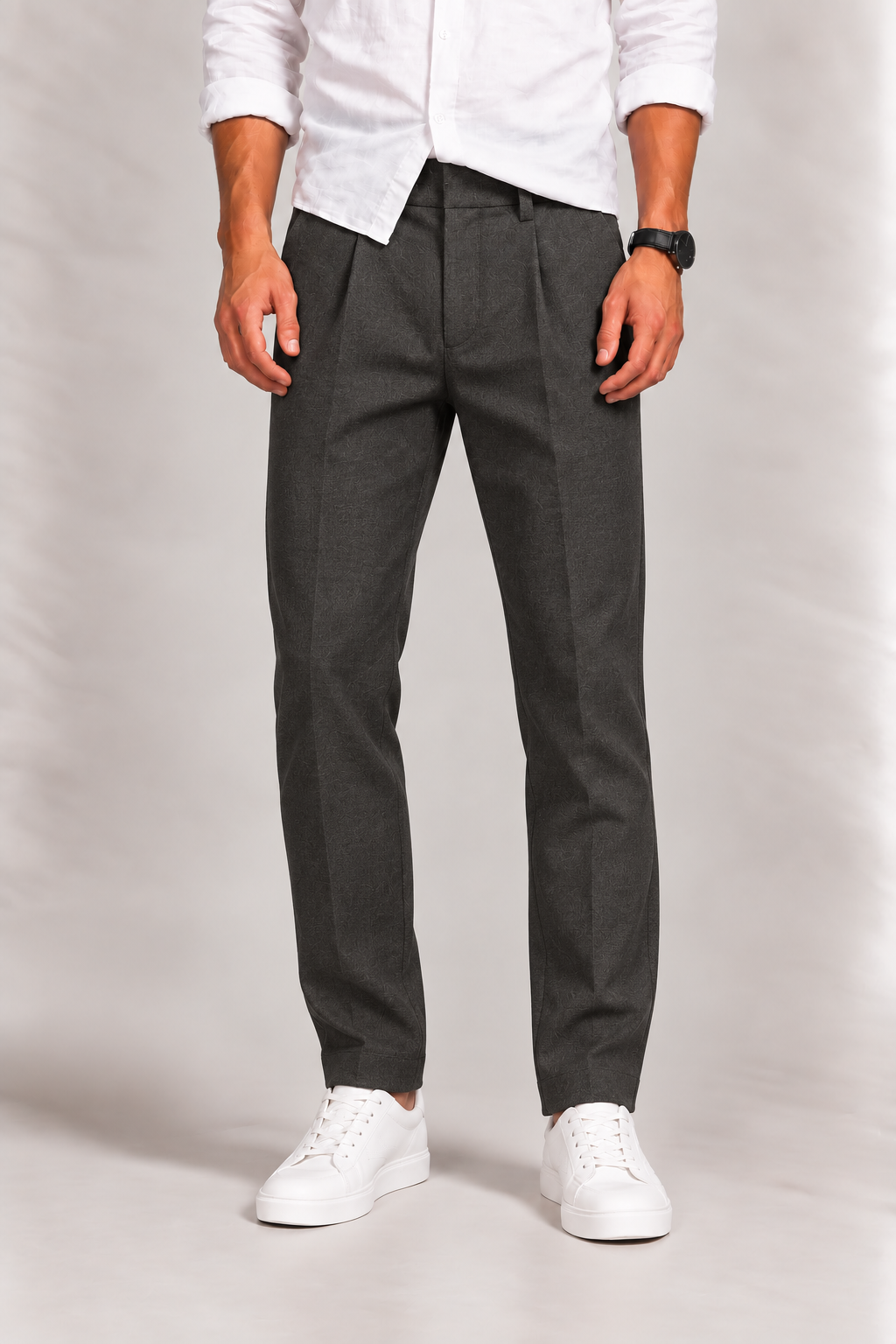Pantalon homme en laine mélangée, coupe fuselée à plis