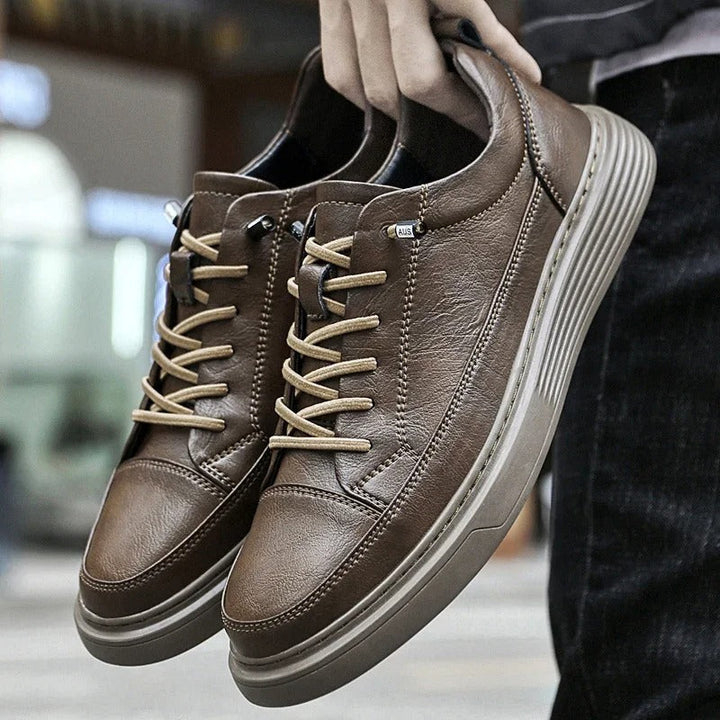 Baskets basses homme – empiècements surpiqués ton sur ton