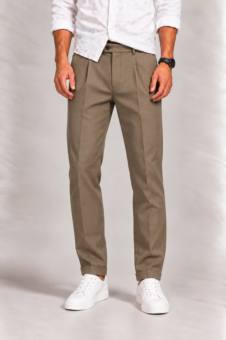 Pantalon homme en laine mélangée, coupe fuselée à plis
