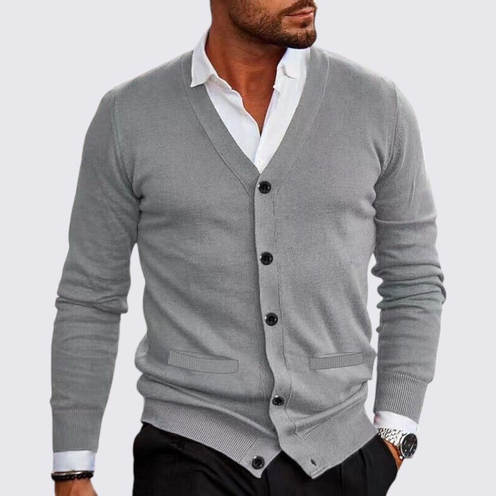 Cardigan homme col V à boutons – maille fine ajustée