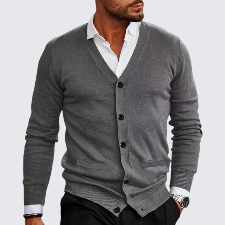 Cardigan homme col V à boutons – maille fine ajustée