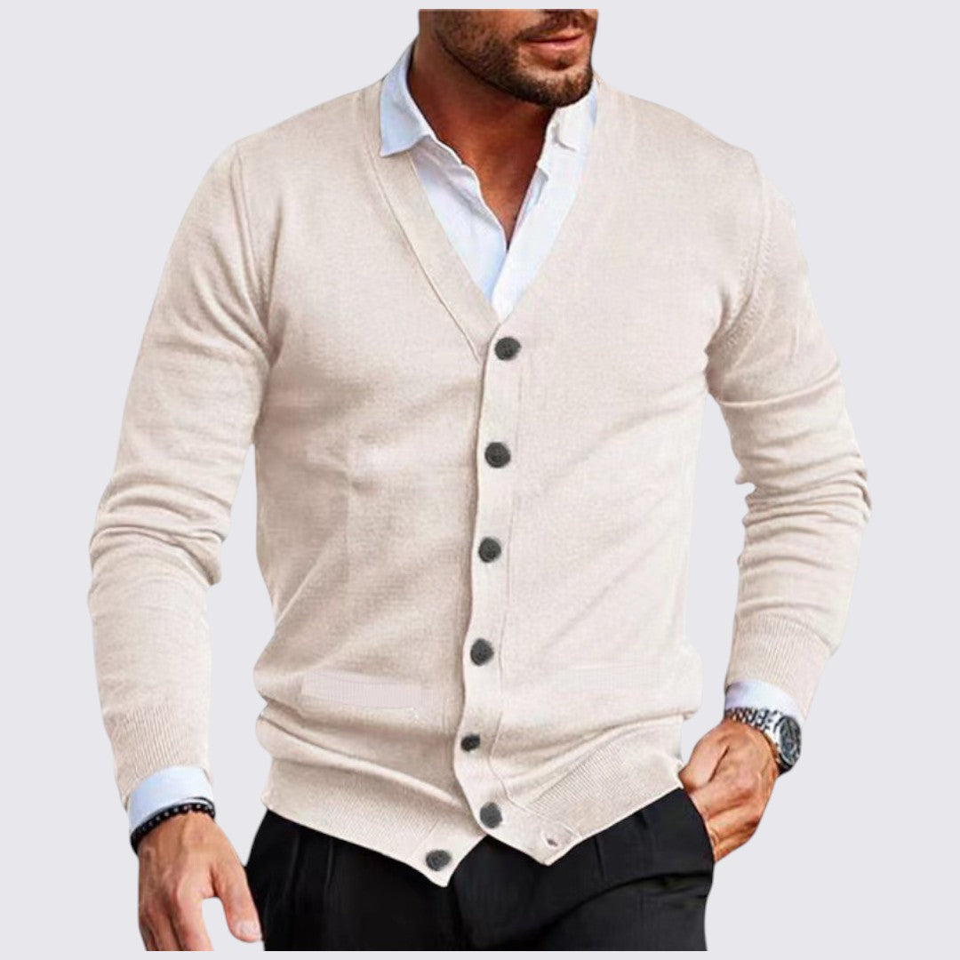 Cardigan homme col V à boutons – maille fine ajustée
