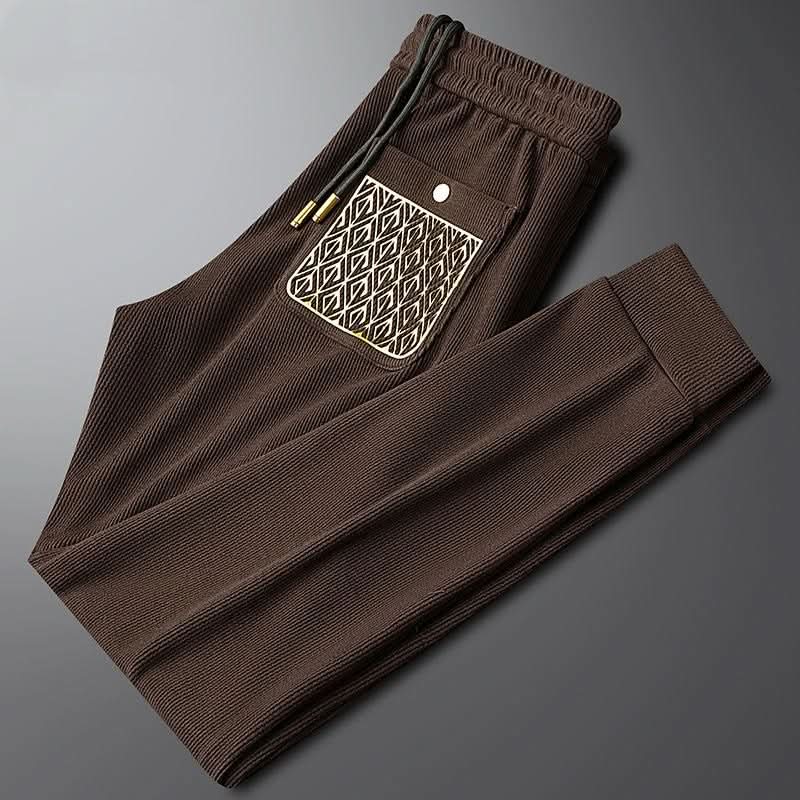 Pantalon homme Cavo en coton – texture côtelée et détail doré