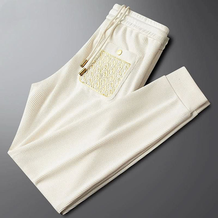 Pantalon homme Cavo en coton – texture côtelée et détail doré