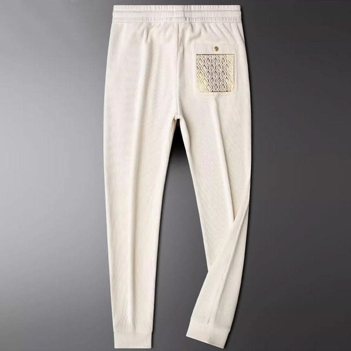Pantalon homme Cavo en coton – texture côtelée et détail doré