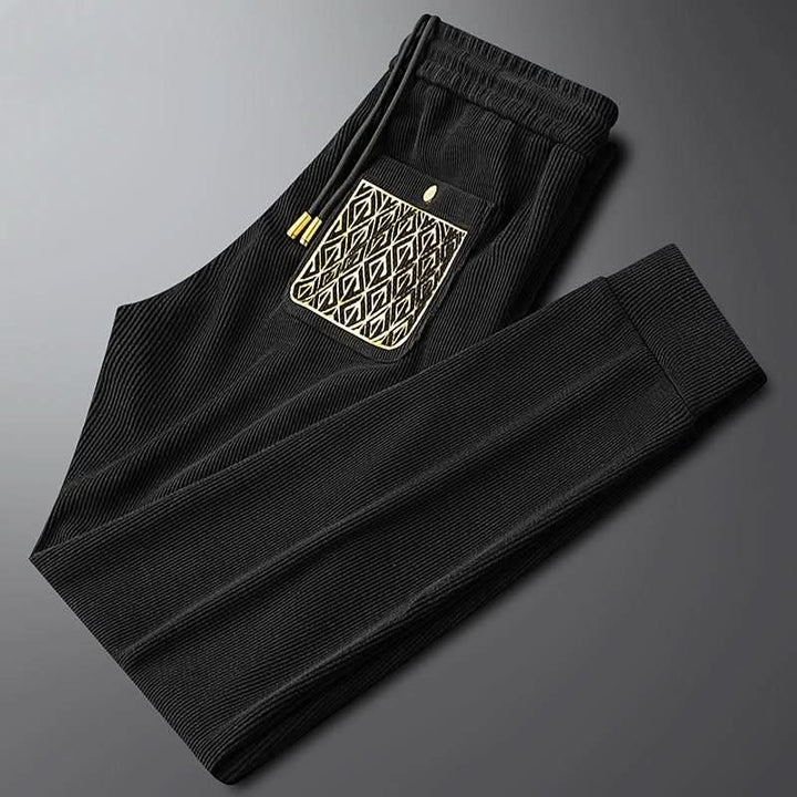 Pantalon homme Cavo en coton – texture côtelée et détail doré