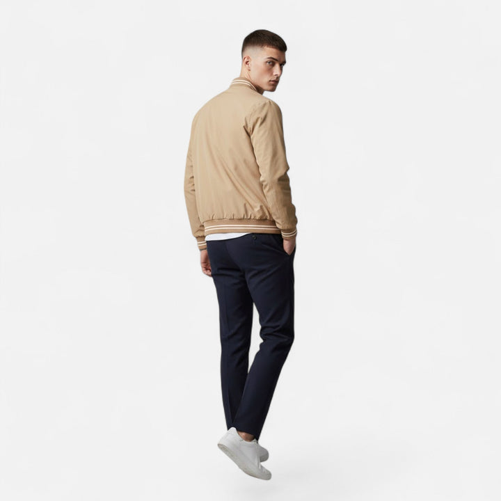 Veste homme col montant sans repassage – zip et ourlet côtelé
