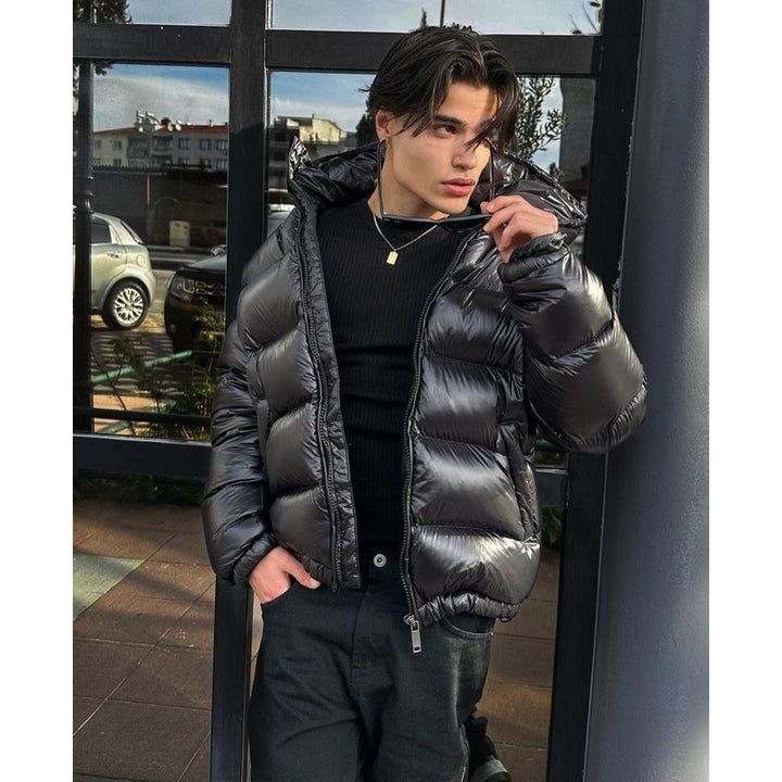 Doudoune homme à capuche et finition brillante