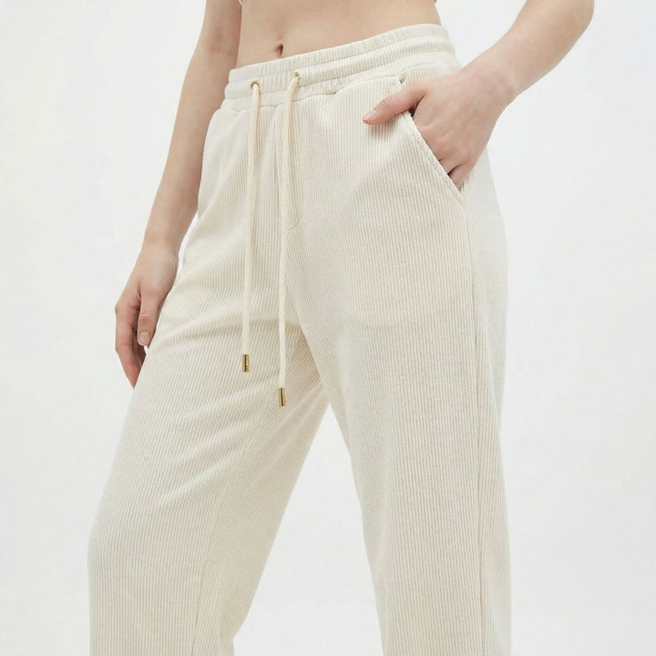 Pantalon homme Cavo en coton – texture côtelée et détail doré