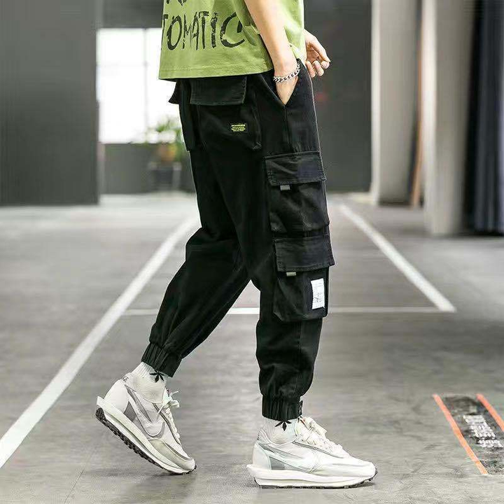Pantalon cargo fuselé homme en coton lavé – poches à rabat