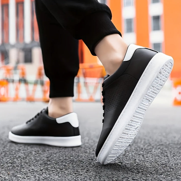 Baskets perforées homme en similicuir – finition mate