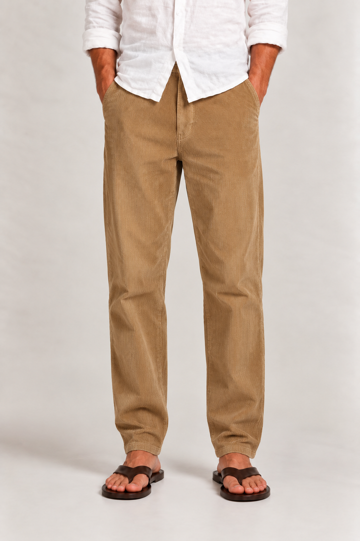 Pantalon en velours côtelé homme, élégance intemporelle