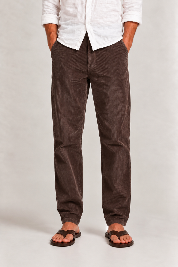 Pantalon en velours côtelé homme, élégance intemporelle